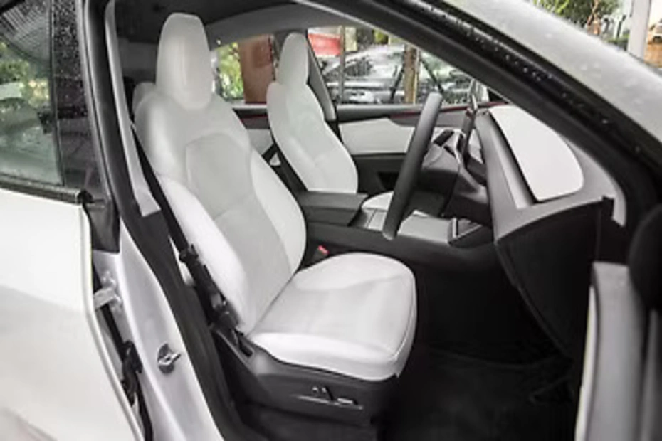 model-y-interior-front-row-seats